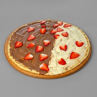 Палачинка с шоколад бял,кафяв и ягоди (40см/280г)