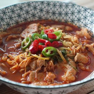 Рамьон с пилешко месо 