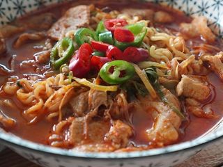 Рамьон със свинско месо и чедър