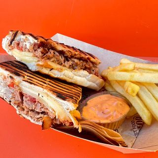 Багета с дърпано телешко месо