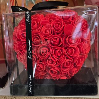 Сърце от вечни рози