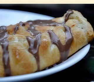 Калцоне с ябълки, боровинки и мед (270г)