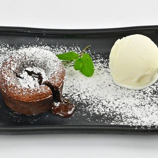 Шоколадово  суфле със сладолед ( 150 гр.) 