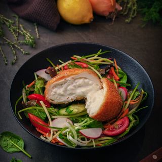 САЛАТА С ХРУПКОВО МЛАДО БИВОЛСКО СИРЕНЕ/ SALAD WITH CRISPY YOUNG BUFFALO CHEESE 230гр.