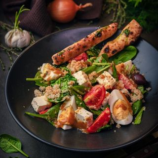 САЛАТА СПАНАК И КИНОА/SPINACH AND QUINOA SALAD 330гр.