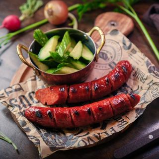 ПОДЛЮТЕНА НАДЕНИЦА С ГАРНИТУРА ПО ИЗБОР/SPICY SAUSAGE WITH OPTIONAL GARNISH 0,180