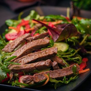 Зелена Салата с Крехко Говеждо 240гр. / Green Salad With Tender Beef 240gr.