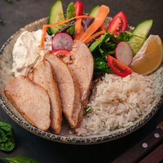  COUPE BOWL С ПИЛЕШКО ФИЛЕ/COUPE BOWL WITH CHICKEN FILLET 400гр.