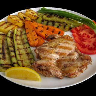 Пилешка пържола с гарнитура