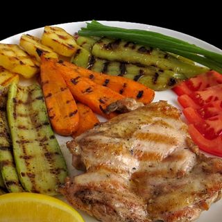 Пилешка пържола с гриловани зеленчуци
