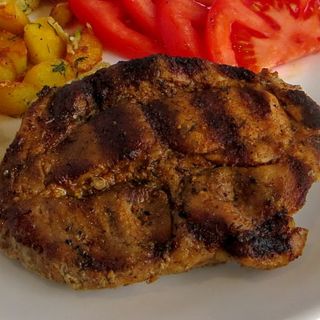 Свински врат с  картофи с копър и чесън