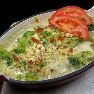 Броколи със сметана и синьо сирене