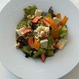 СВЕЖА САЛАТА С ЯГОДИ (350 г)