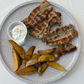 Свински гърди с чесън 