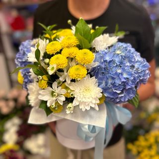 Кутия с хортензии и хризантеми