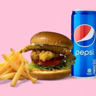 Бургер със златисто хрупкаво пиле, картофки и напитка