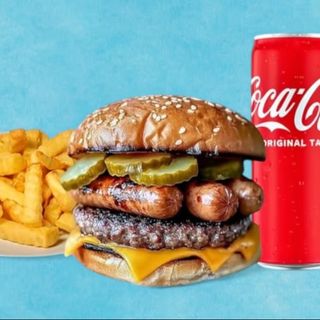 Дойчвурст със сочно телешко картофки + Кока Кола