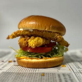 Бургер с хрупкаво пиле (310г)