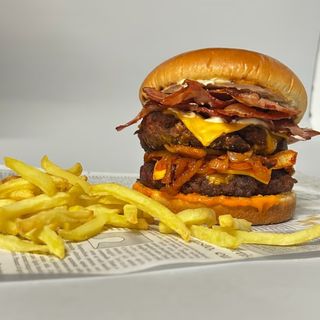 Двоен телешки чийз с картофки