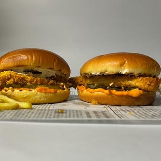 2бр Криспи Хамбургер с картофки