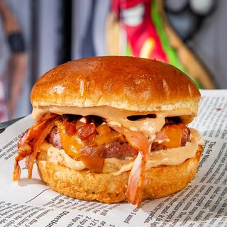 3 бр бургер Smoky wee + 2бр  Големи картофи по 0,300гр + 1 л Пепси