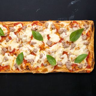 Пица с Италианска Салсича