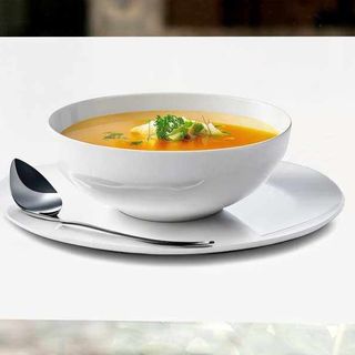 Крем супа от зелен фасул, поднесена с домашно изпечени гризини