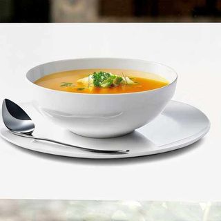 Крем супа от картофи, поднесена с домашно изпечени гризини