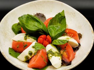 Салата Капрезе (320г)