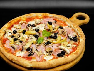 Пица Капричоза 450 гр.