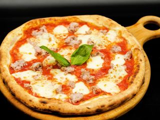 Пица с Италианска Салсича 420 гр.