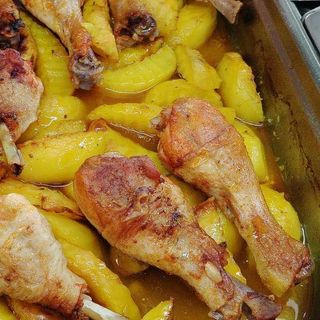 Печено пилешко бутче с картофи - 400 гр.