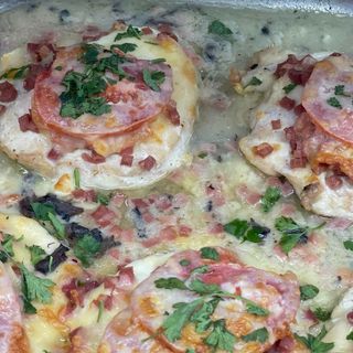 Пилешко филе с шунка и кашкавал с гарнитура - 400 гр.