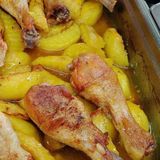 Комбо меню пиле с картофи, крем карамел, Кока кола кен 0,330 мл