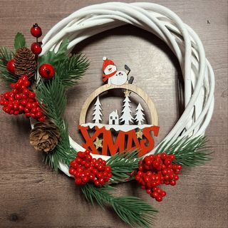 Бял коледен венец