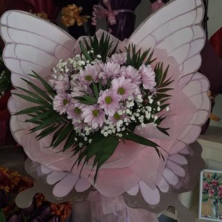 Пеперуда с хризантеми