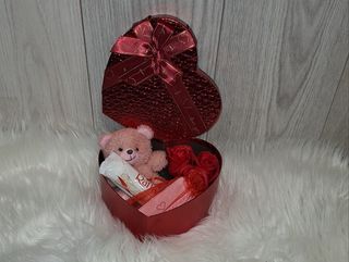 Кутия сърце с любовни ваучери