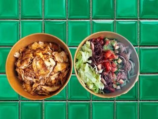 500гр пилешко месо + салати 