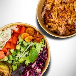 500гр пилешко месо + салати 