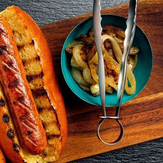 Хот-Дог с телешки кренвирш и свежи зеленчуци+сосове по избор