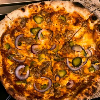 ПИЦА С ДЪРПАНО СВИНСКО