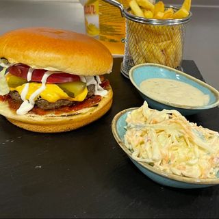 Чийзбургер (500г)+ Кола 500мл