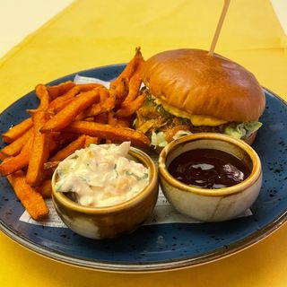 Бургер със свинско дърпано месо (500гр)+Кола