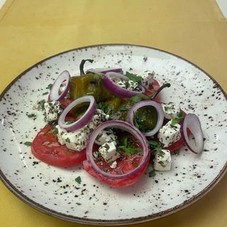 Салата с печен пипер и домат (400г)