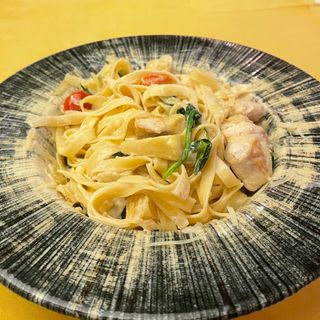 Паста „Триколоре” с пилешко(350гр)