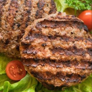 Сандвич с две кюфтета и сос по избор