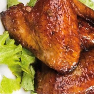 Мариновани пилешки крила ( на фурна) с гарнитура пържени картофи