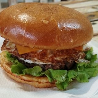 Телешки бургер с картофи