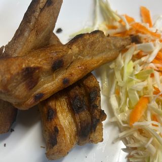 Свински гърди с гарнитура зеле и моркови