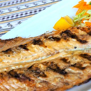 Скумрия на скара със зеле и моркови 350 гр,